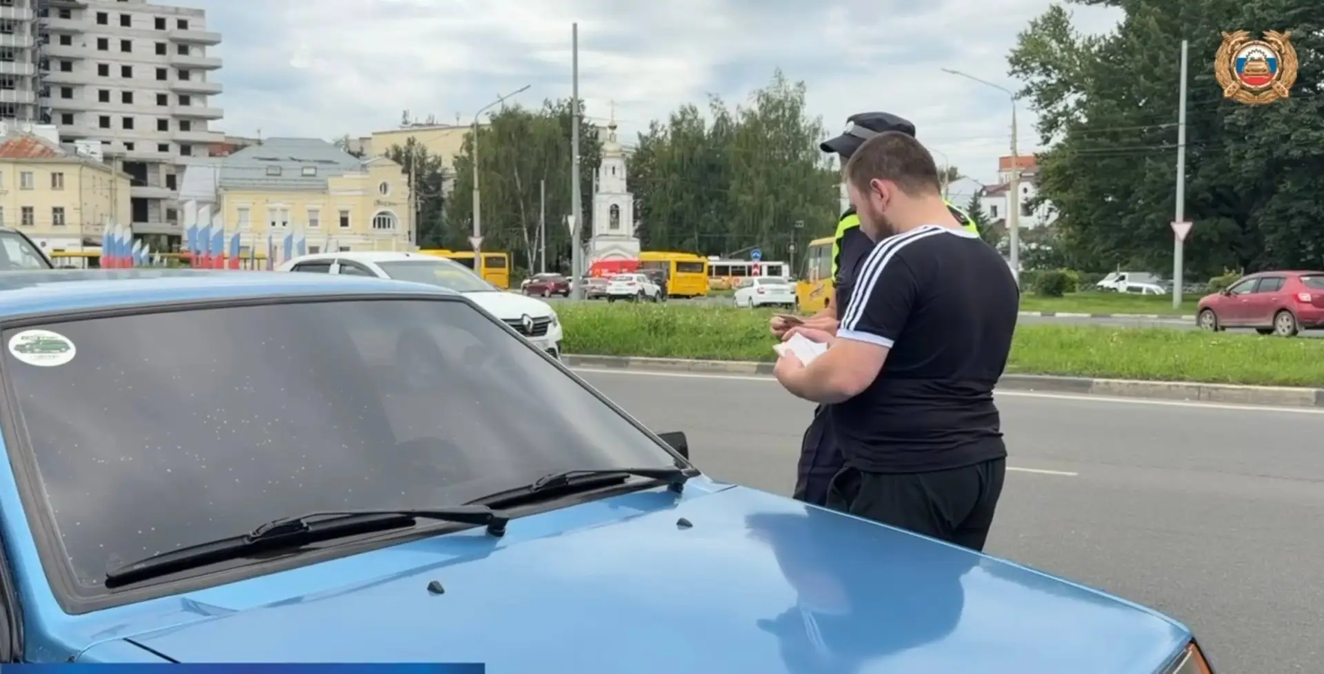 🚔 В Ярославле во время рейда по борьбе с незаконной тонировкой сотрудники Госавтоинспе...