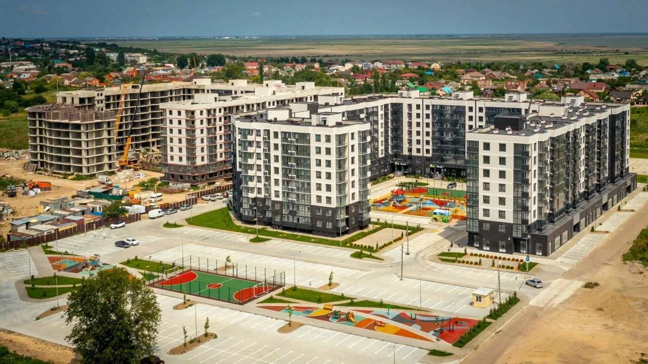 Принял одно из лучших решений за последнее время — купил квартиру на Азовском море. 🌊 Сейчас вовсю 