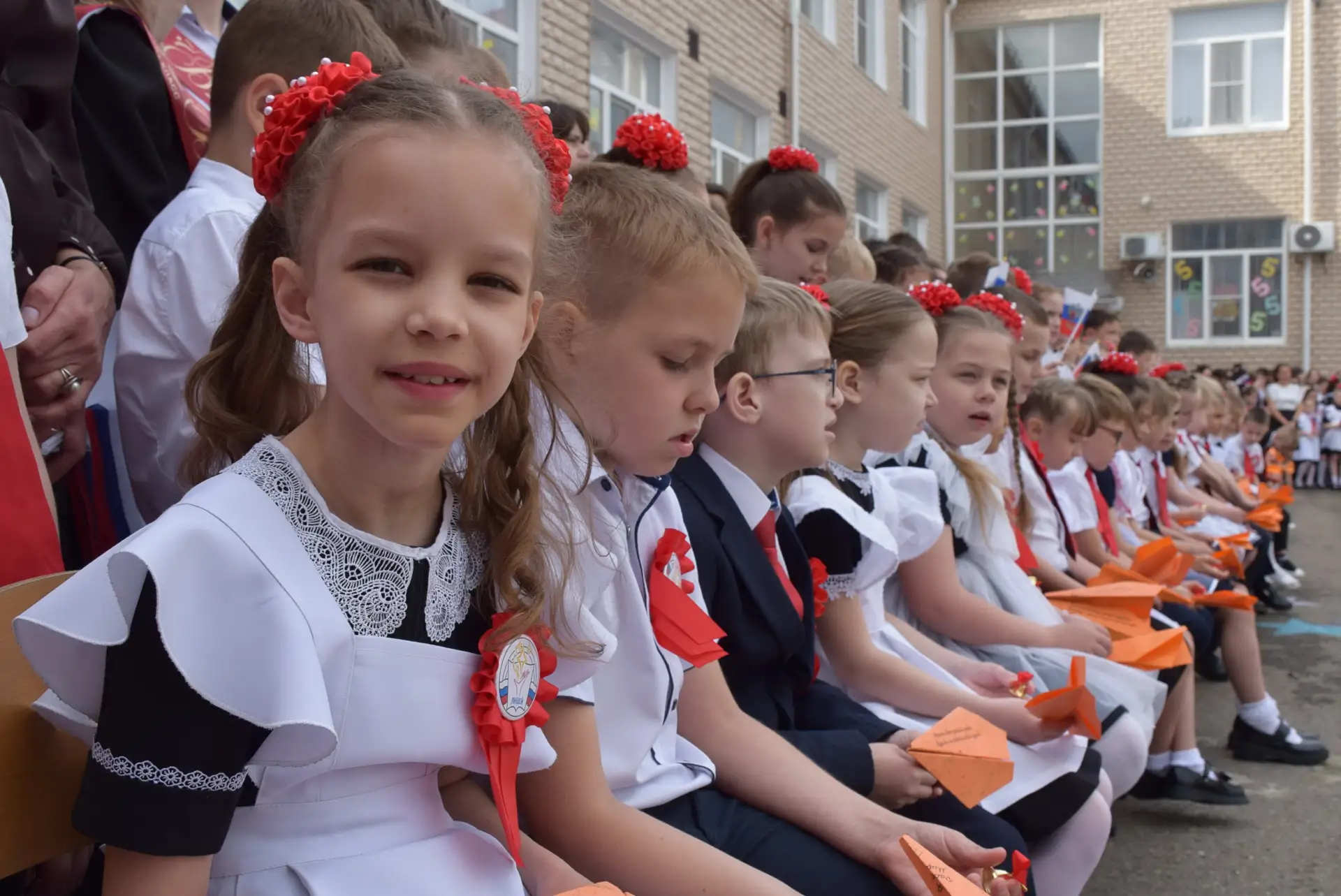 Остановись, мгновенье!  Сегодня волнительный и трогательный день для всех выпускников района. Мы усп
