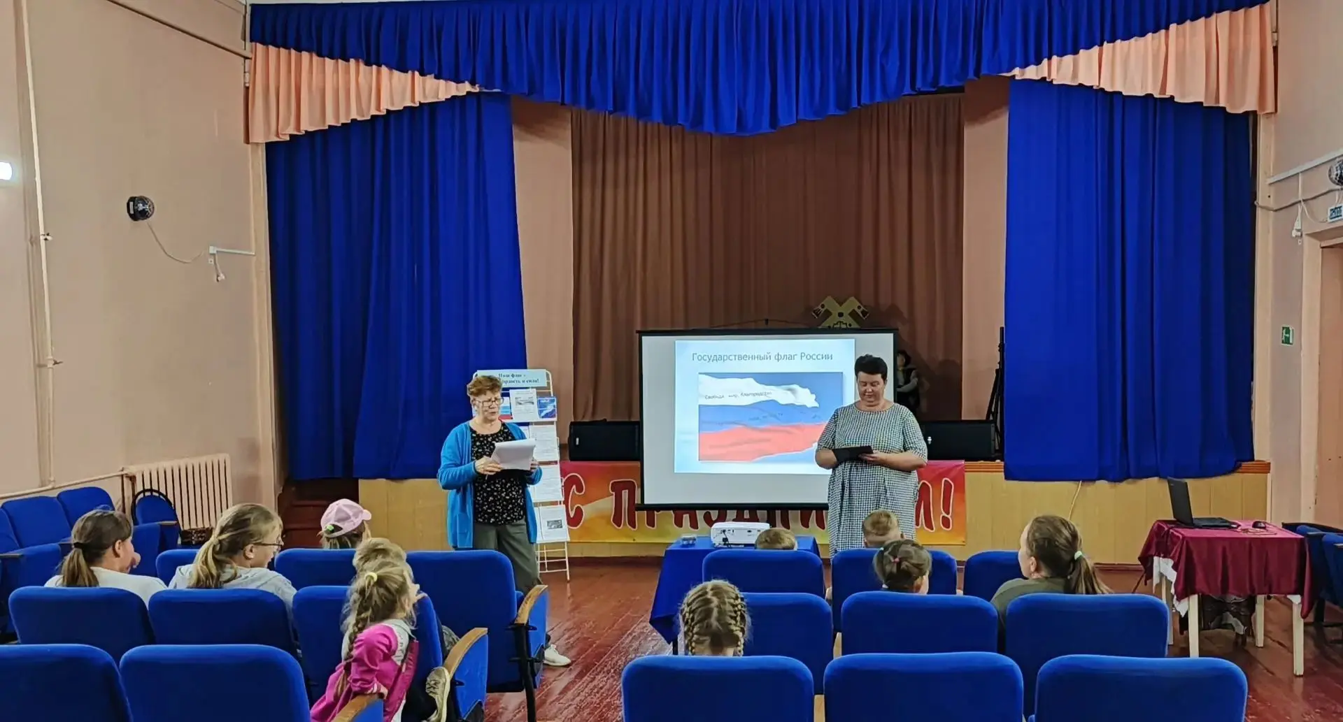 В рамках участия во Всероссийской акции "Цвета Родины" 🇷🇺🇷🇺🇷🇺 в Малосанчурском СД...