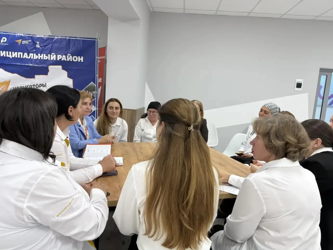 ✨ 1 октября в Молодёжном центре посёлка Кавказский состоялось совещание советников дире...