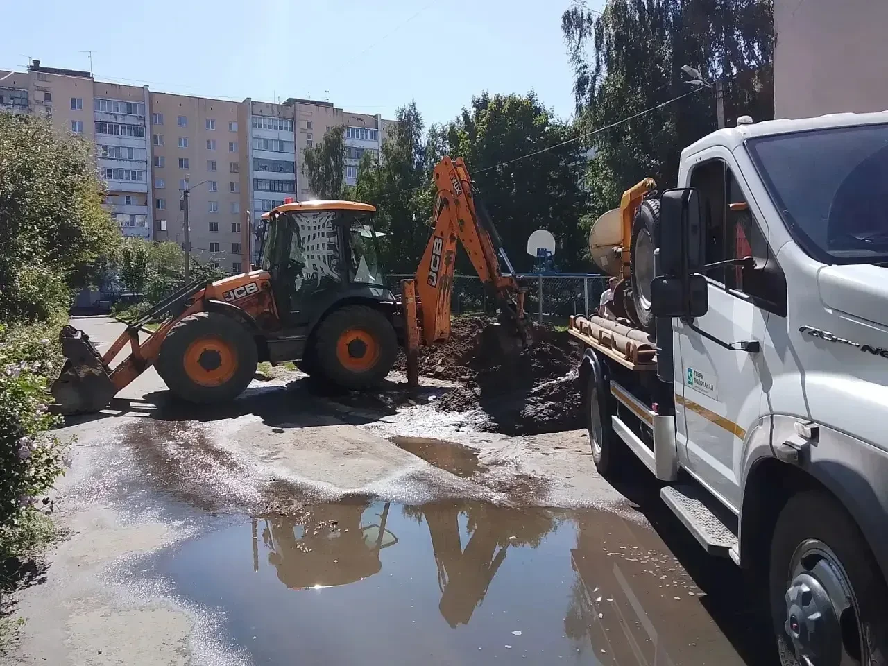 В Твери затопило дворы на проспекте Чайковского, вмешались прокуратура и СК