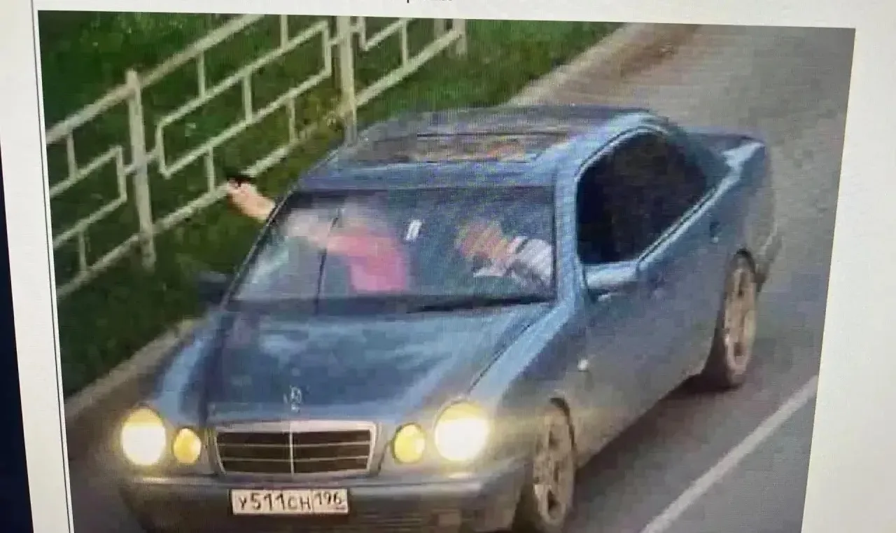 В Нижнем Тагиле парни стреляли по прохожим из окна Mercedes