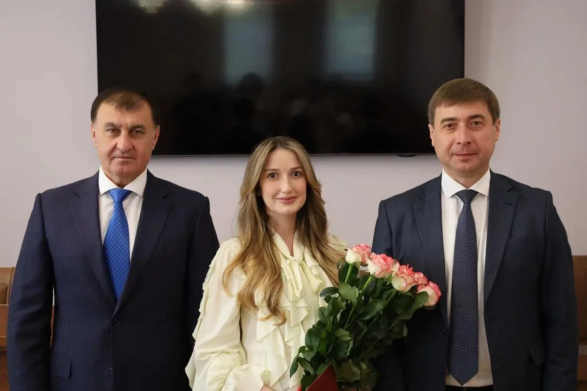 В Администрации Тахтамукайского района прошла церемония, посвященная Дню медицинского работника. Гла