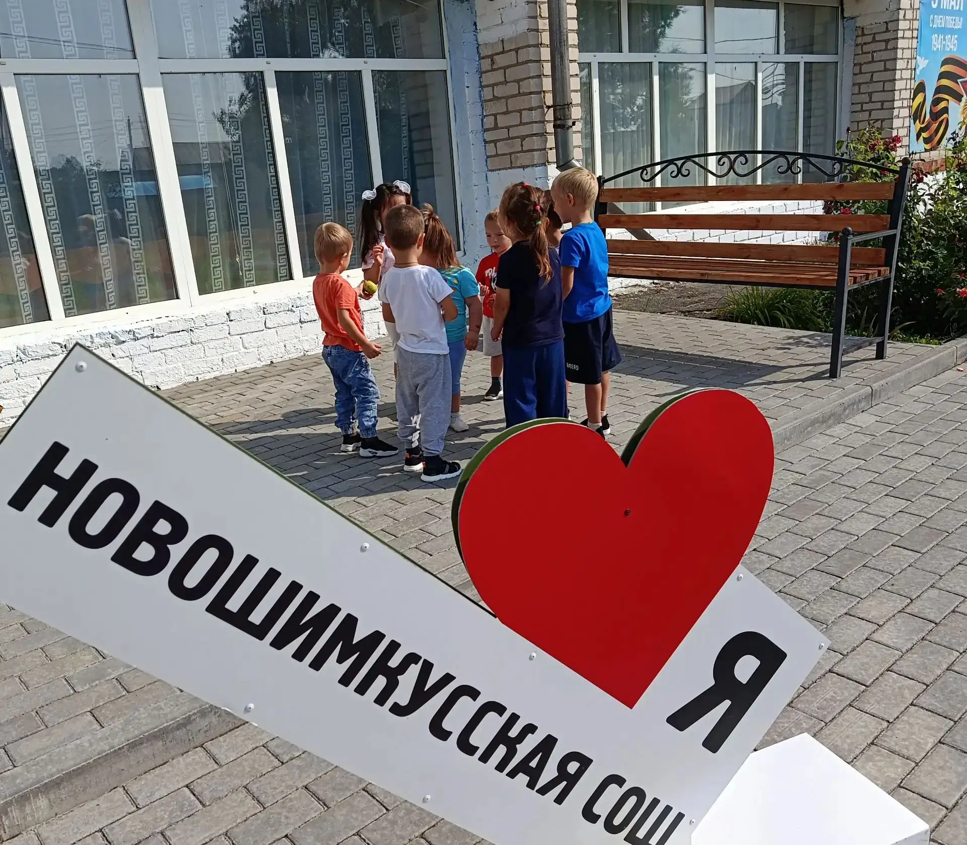 В дошкольной группе «Золотая рыбка» угостились яблоками на Яблочный Спас.