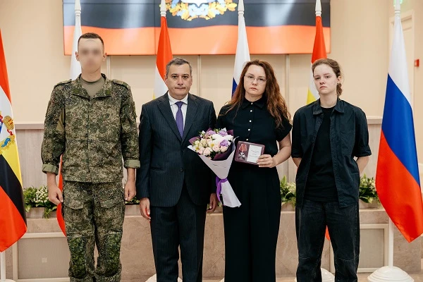 В Курске семье погибшего росгвардейца передали Орден Мужества