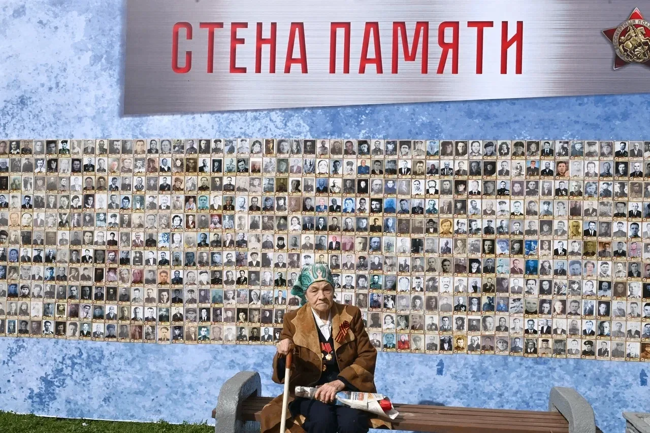 «Стена памяти», «Строки Победы» и выставка архивных документов: в Сквере Победы открыли...