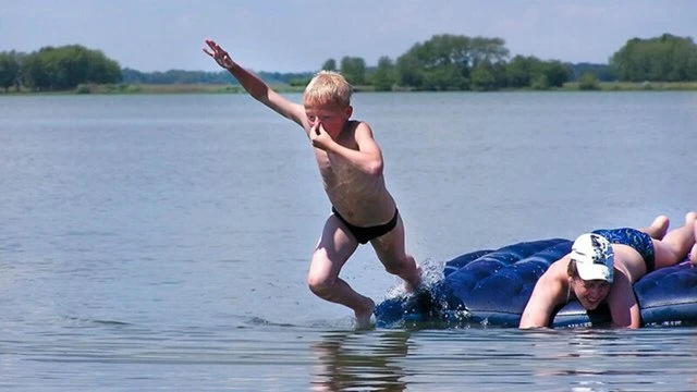 Чтобы пребывание на воде не обернулось трагедией, хотим напомнить несколько важных правил детям и вз