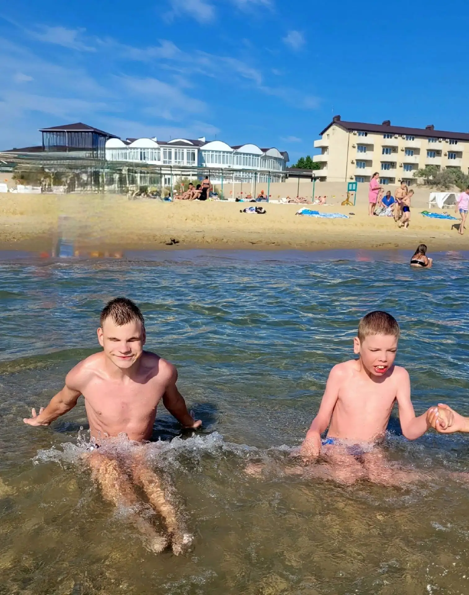 Продолжаем делиться новостями из «Черноморской зорьки»! 🌊

🌞 Наши ребята проводят время максимальн