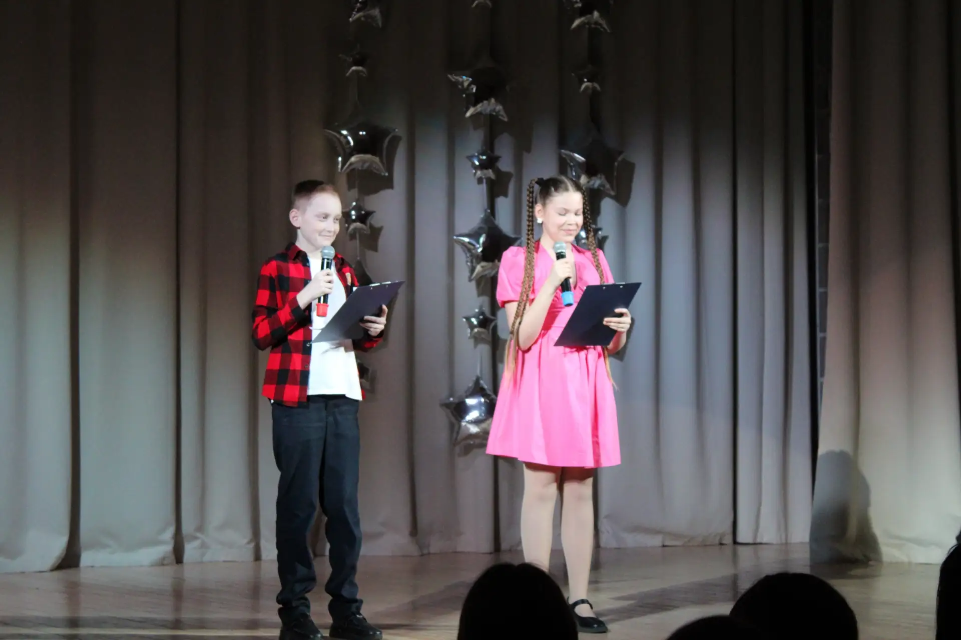 "Звёзды среди нас"  🌟 В нашей школе, в пятницу прошёл фестиваль талантов "Звёзды среди нас" , а эмоц