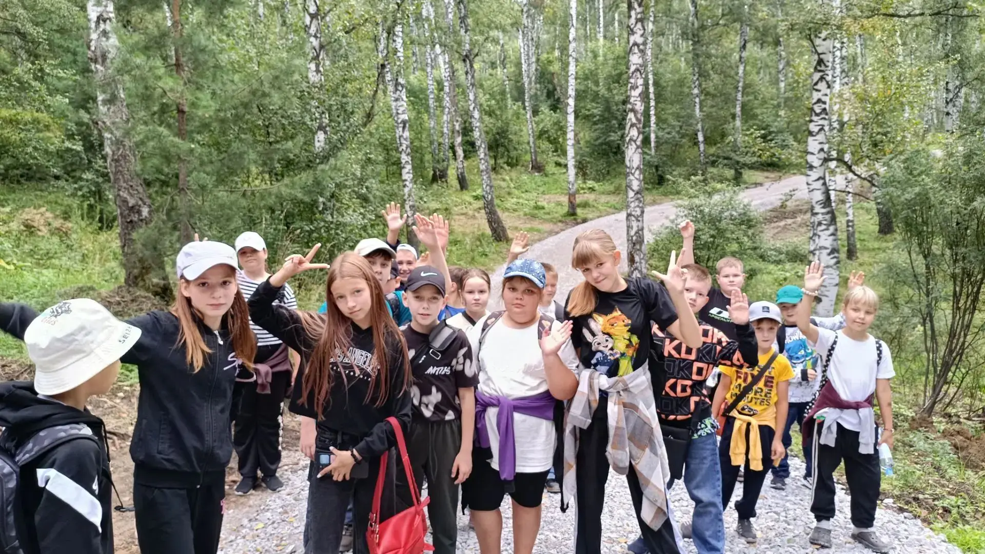 Тырганский парк: поход, таланты и любовь к родному Кузбассу! 🌲🏛️✨