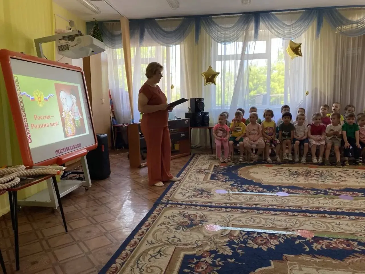 🇷🇺🎶 «Родина моя — Россия»

В дошкольном отделении «Золотой петушок» прошёл музыкально-познаватель
