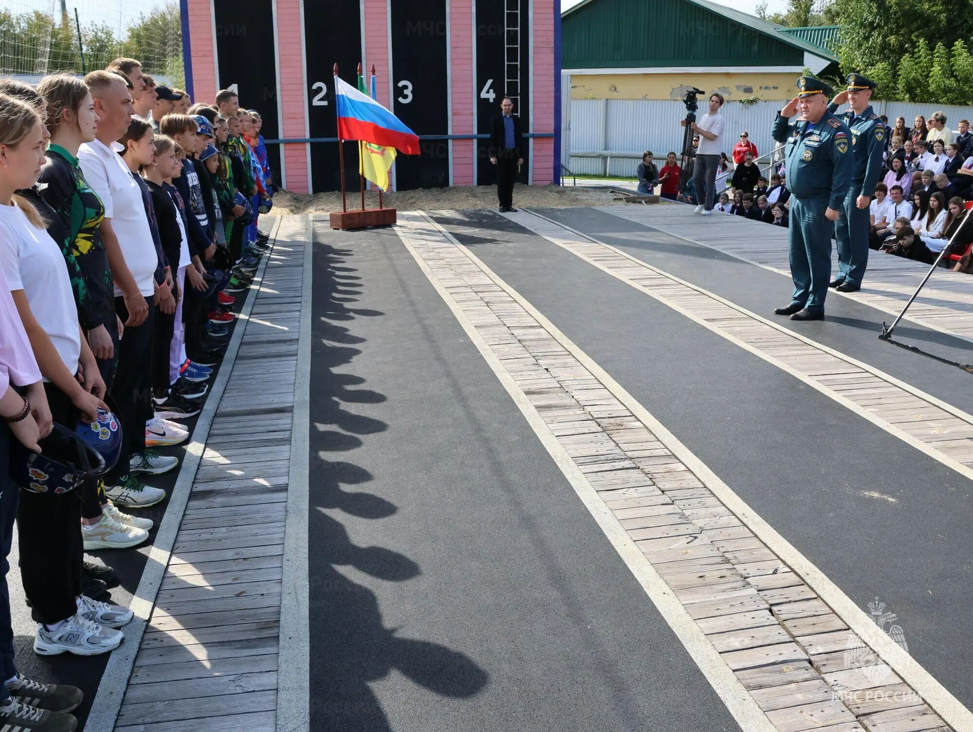 На стадионе «Первомайский» состоялось личное первенство Главного управления МЧС России ...