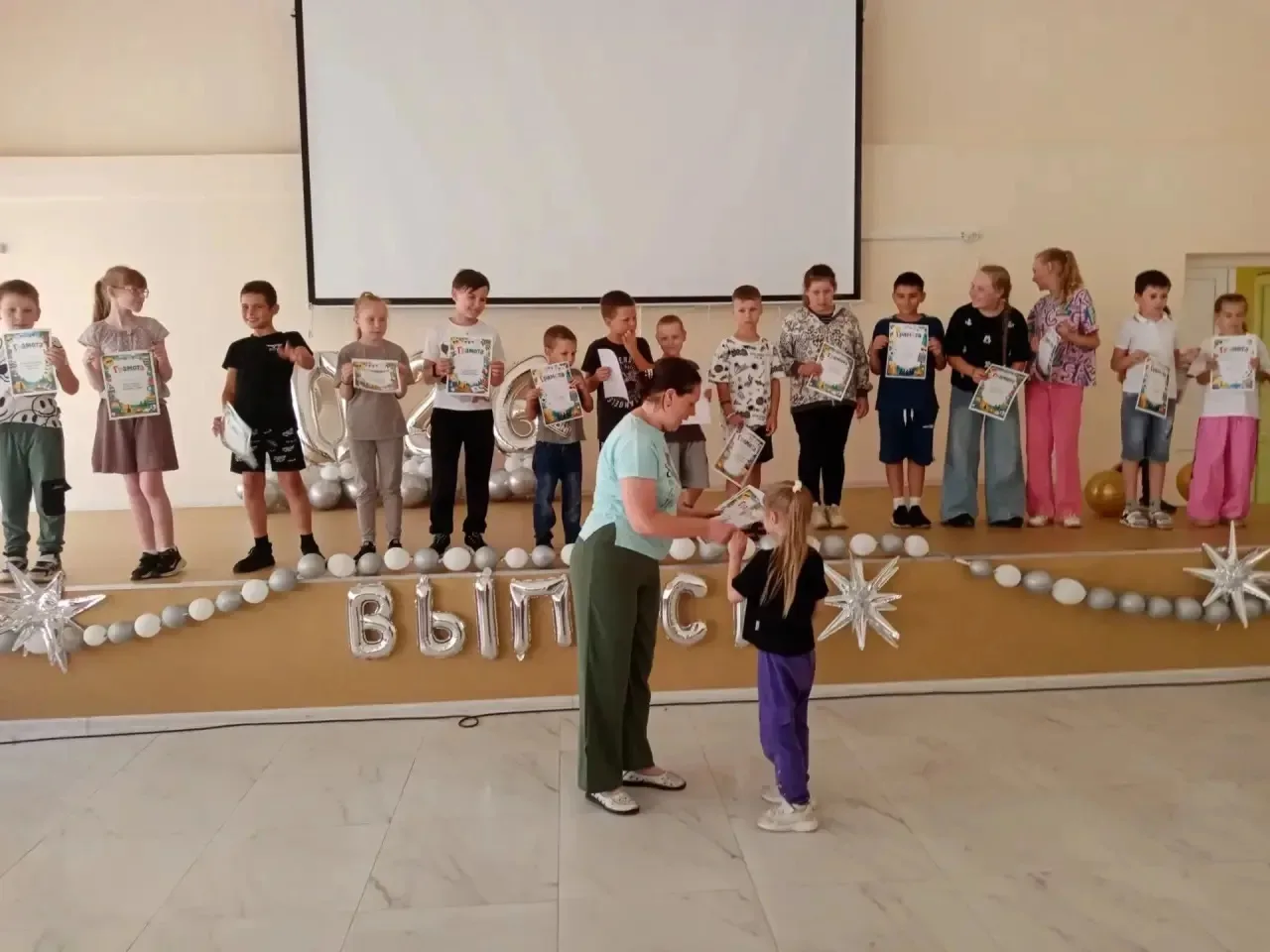 ,,Да свидания, смена!,, под таким девизом прошел сегодняшний день в лагере ,, Дружба,, ...