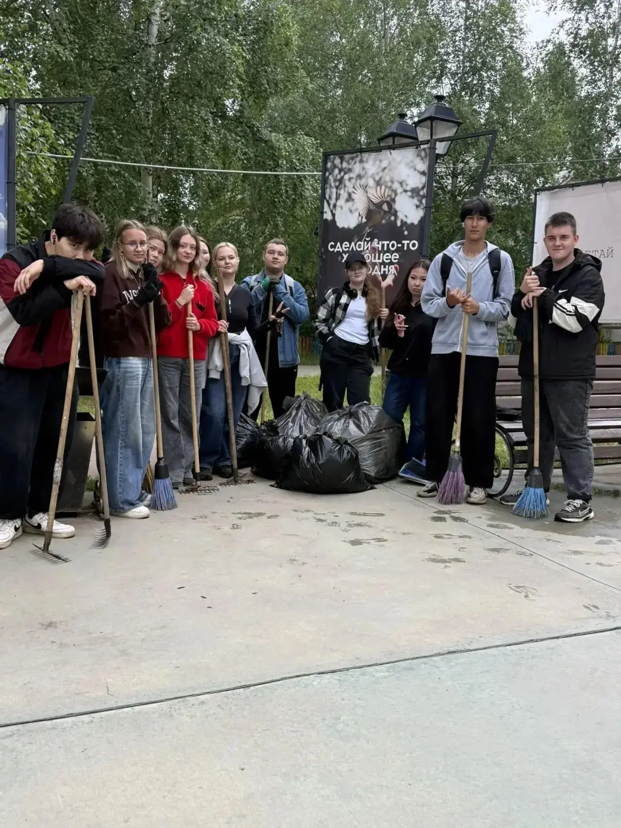 УЧАСТНИКИ ТРУДОВОЙ БРИГАДЫ ПРОВЕЛИ СУББОТНИК В ПРЕДДВЕРИИ ДНЯ ГОРОДА 

10 июля трудовая бригада школ