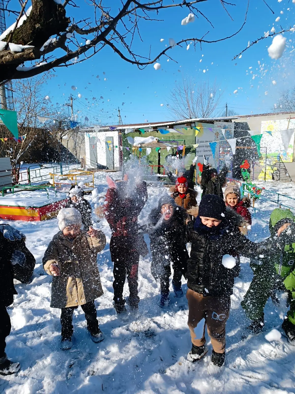 Наши красивые детки на прогулке 🌨️❄️🤍
