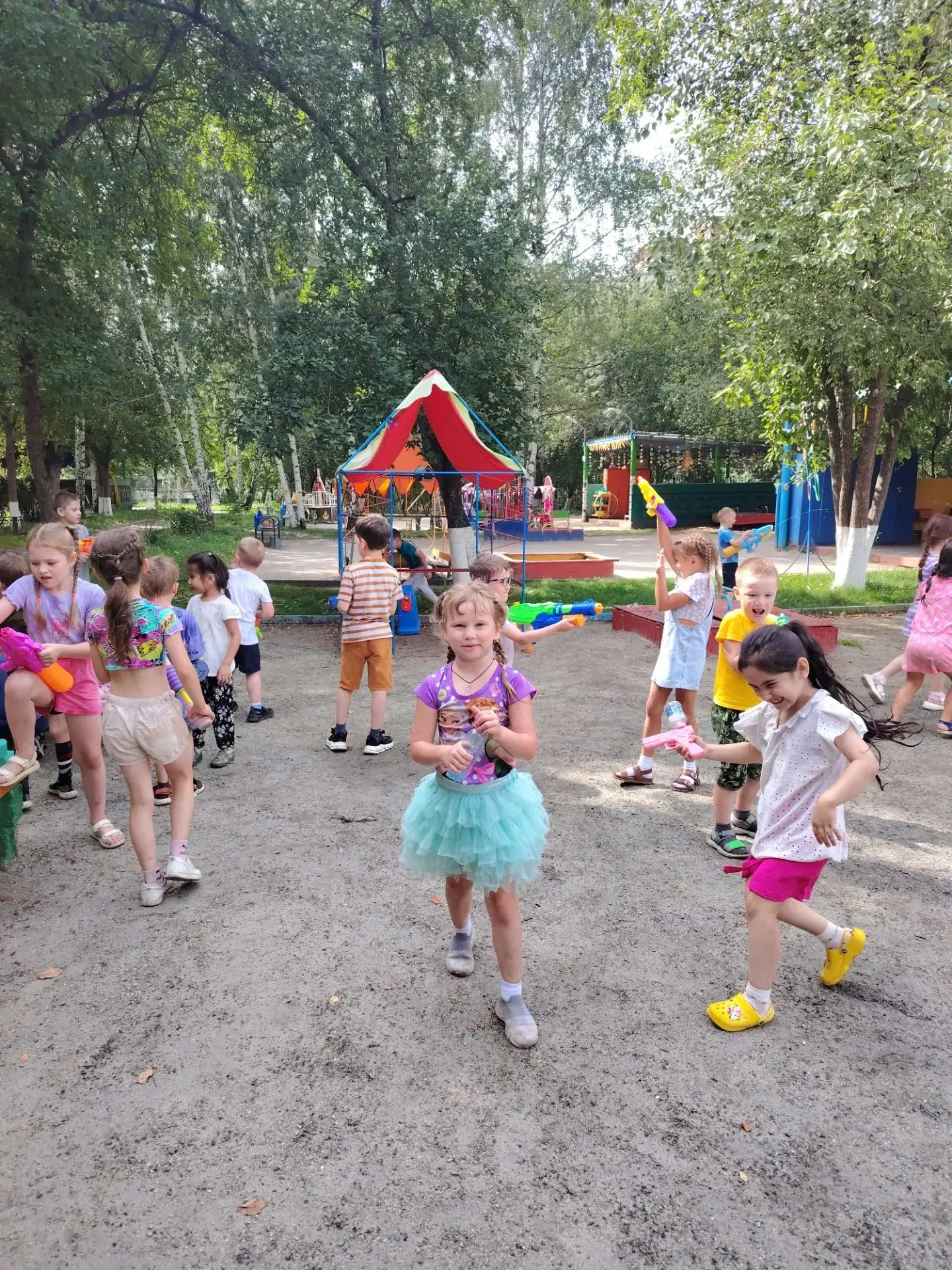 29 июля в нашем детском саду прошел замечательный день Нептуна! 🌊☀️ 

В один жаркий день группы 2 "