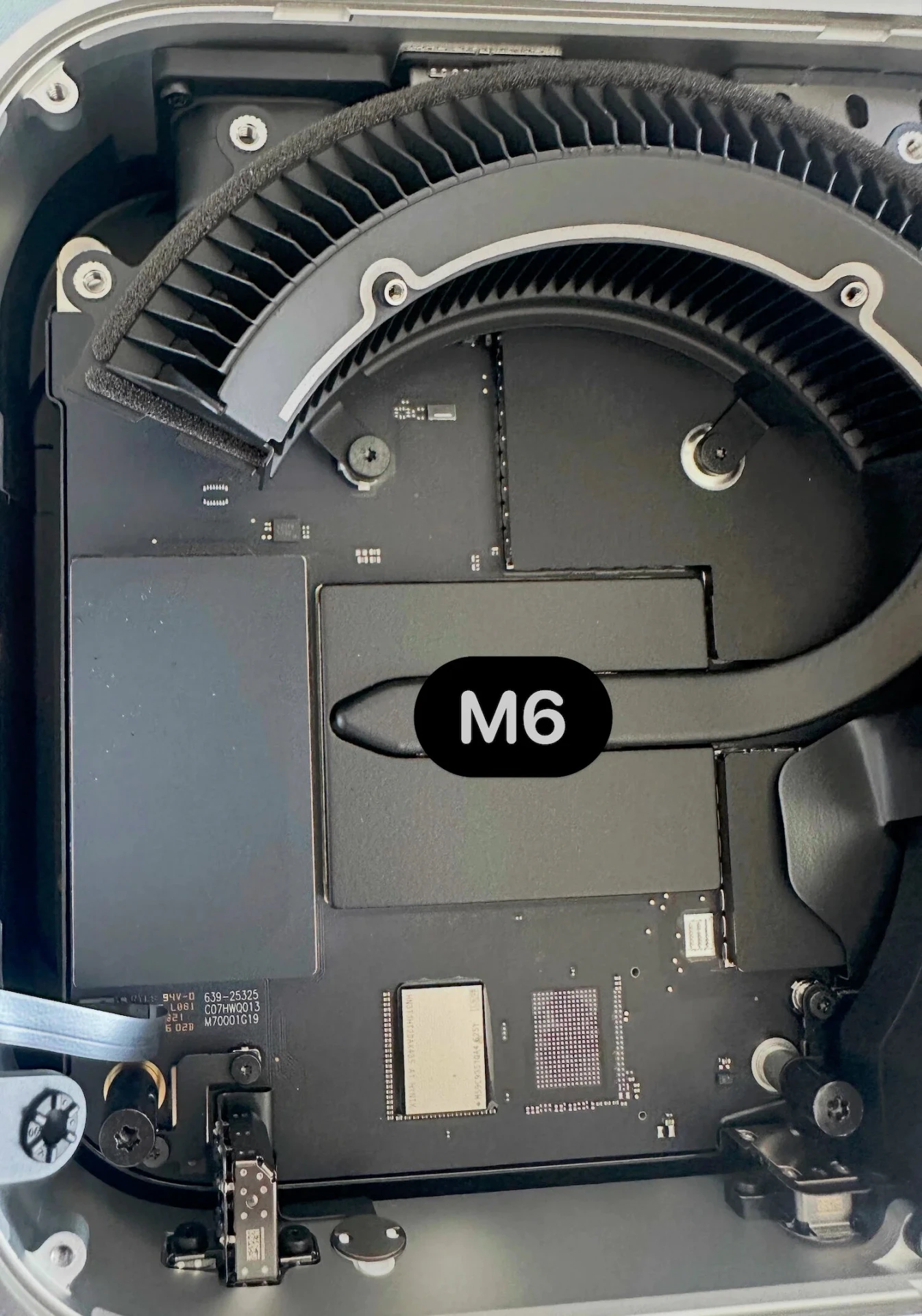 Mac Mini с M6 и M5 Pro получили распаянный SSD.