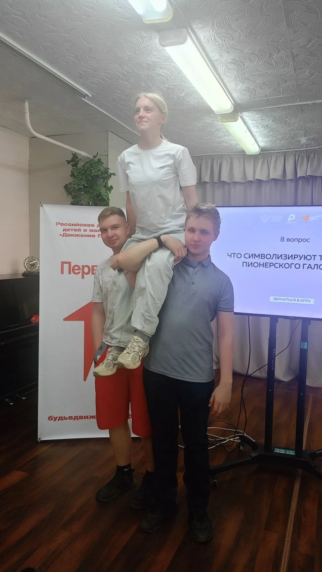 📣 Студенты из актива Омутнинского политехнического техникума вместе с советником по во...