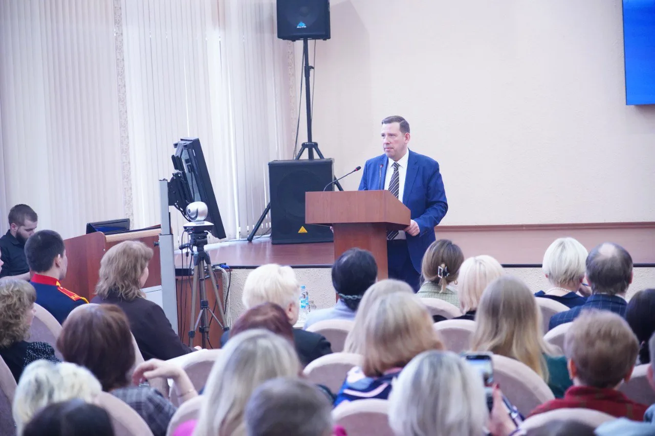 В Институте развития образования Кузбасса приняла участие в пленарной сессии, которая проходила в ра