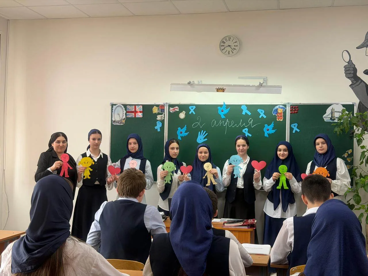 В МБОУ «СОШ № 39 им. Айдамирова Р. А.» прошла акция «Зажги синим» ⁣ 3 апреля 2026 года наша школа пр