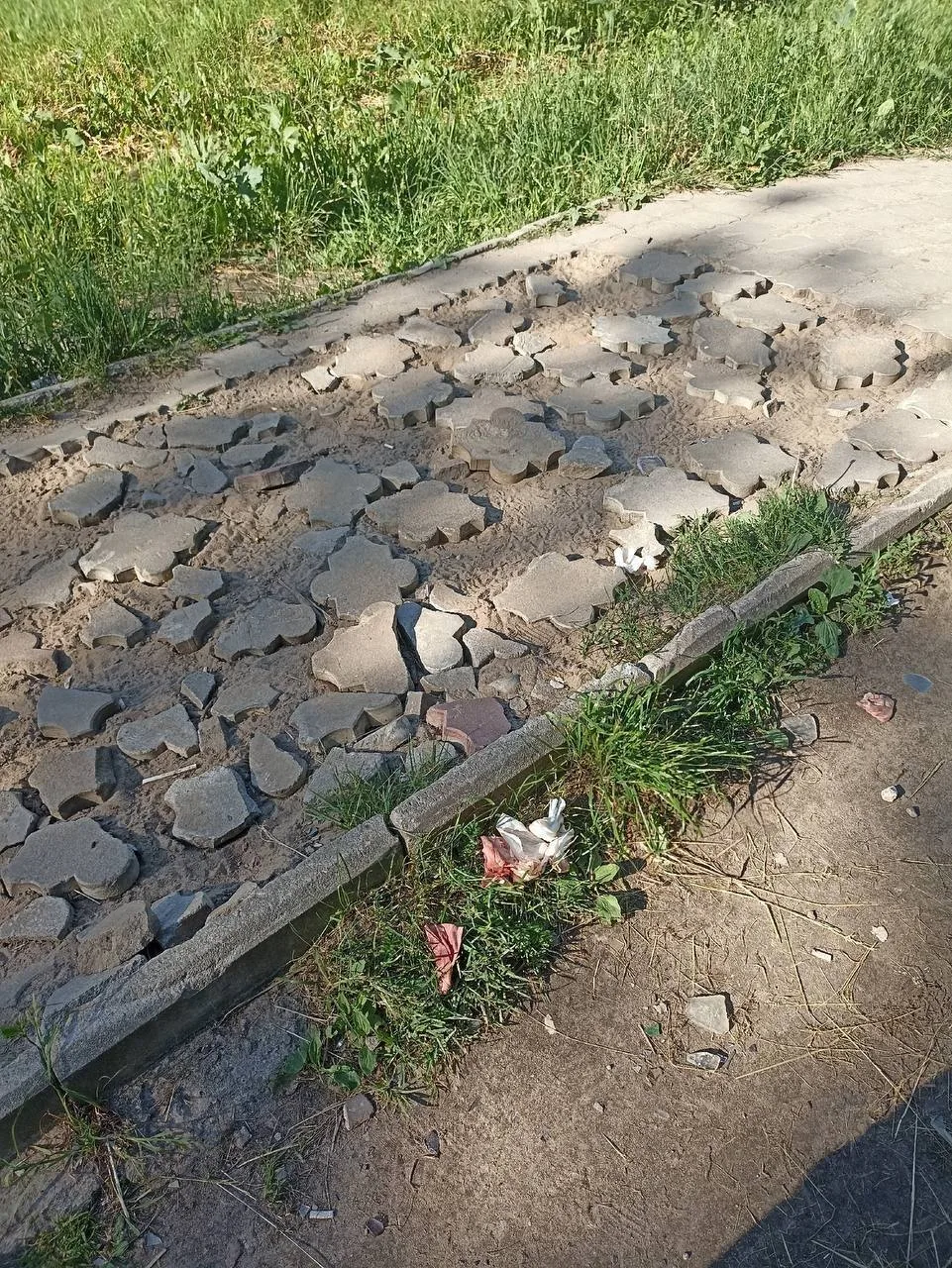 Продолжение прошлой истории по пер. Спортивный, 9.

Сегодня на этой дороге упала женщина 71 года и п