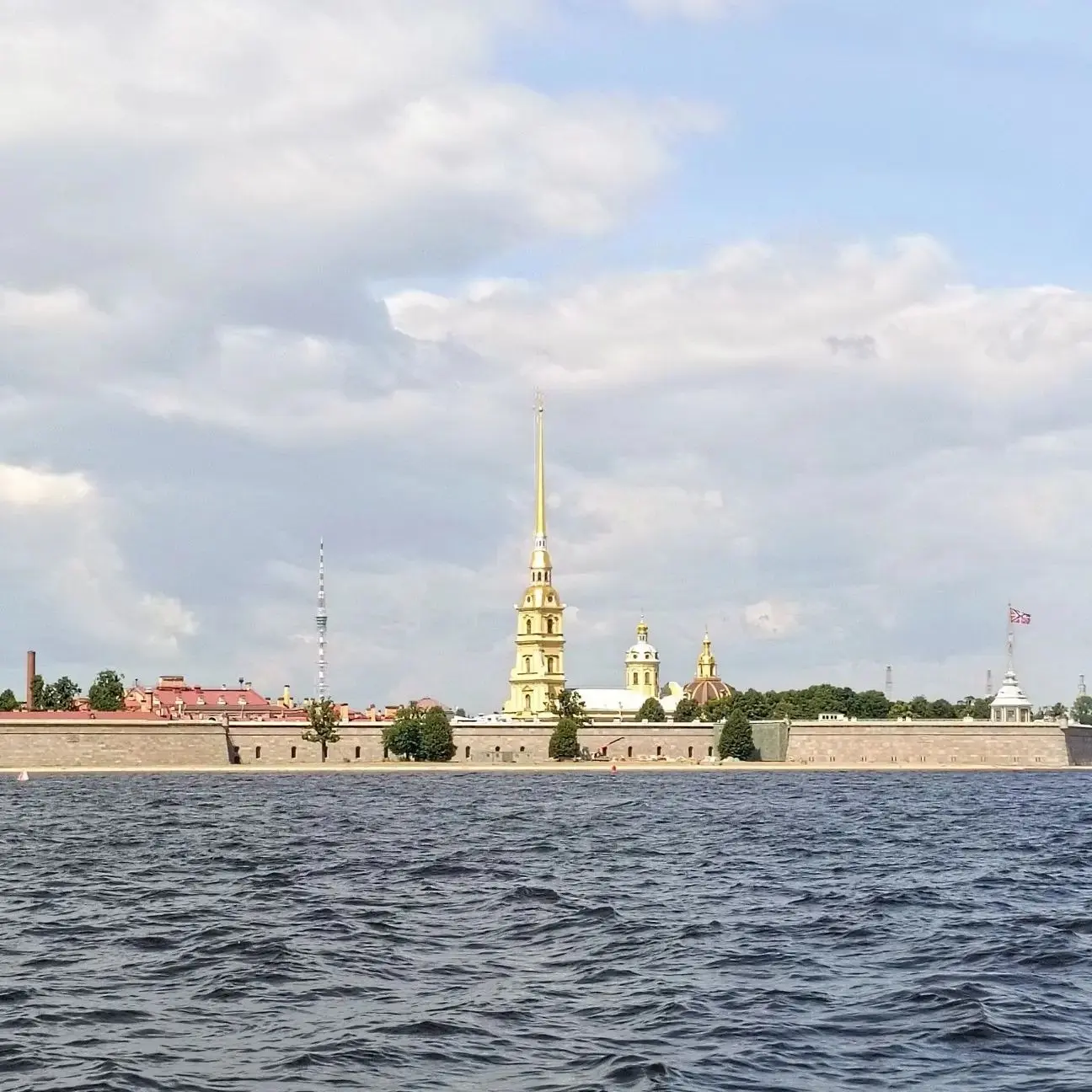 🚤Хотите понаблюдать за одной из главных традиционных церемоний Петербурга – «Полуденным выстрелом»?