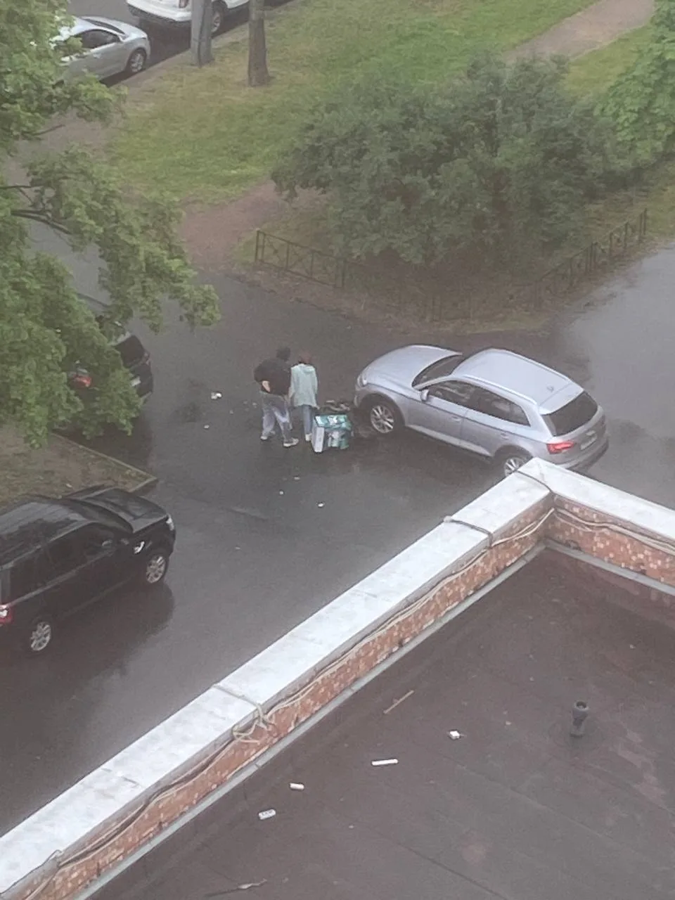 Автомобиль сбил курьера

Во дворе Славы 21
Курьер жив
сообщила наша подписчица

Новости Купчино