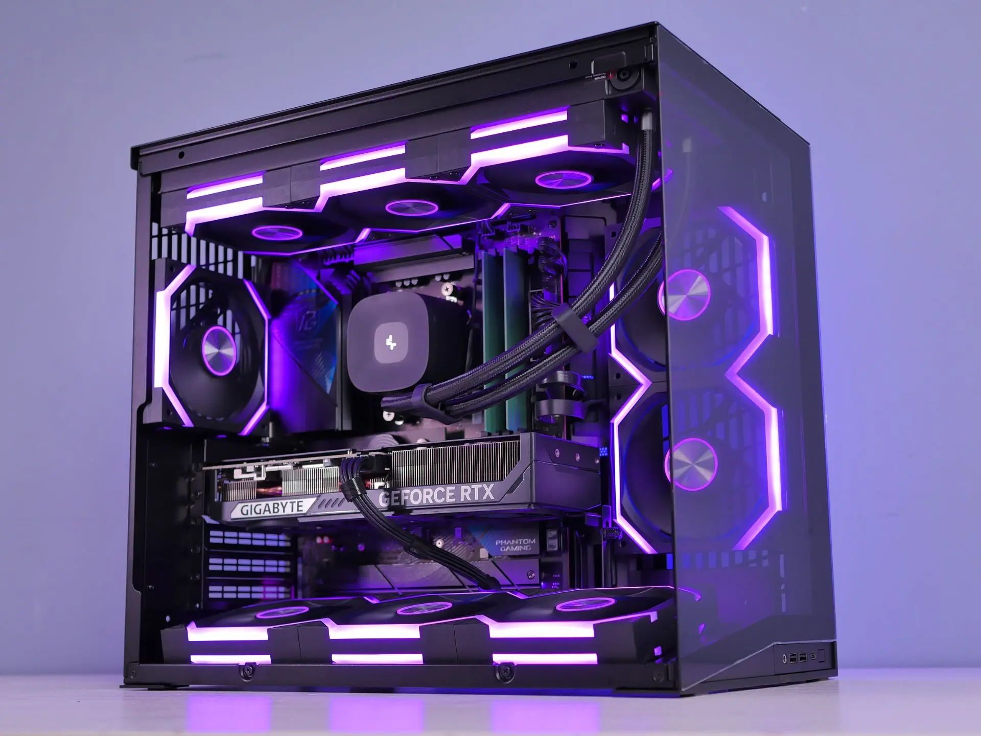 🔮🕹️ Игровой Ryzen 7800X3D и RTX 5070 в Lian Li Dynamic MINI V2

Комплектация:

- Материнская плата