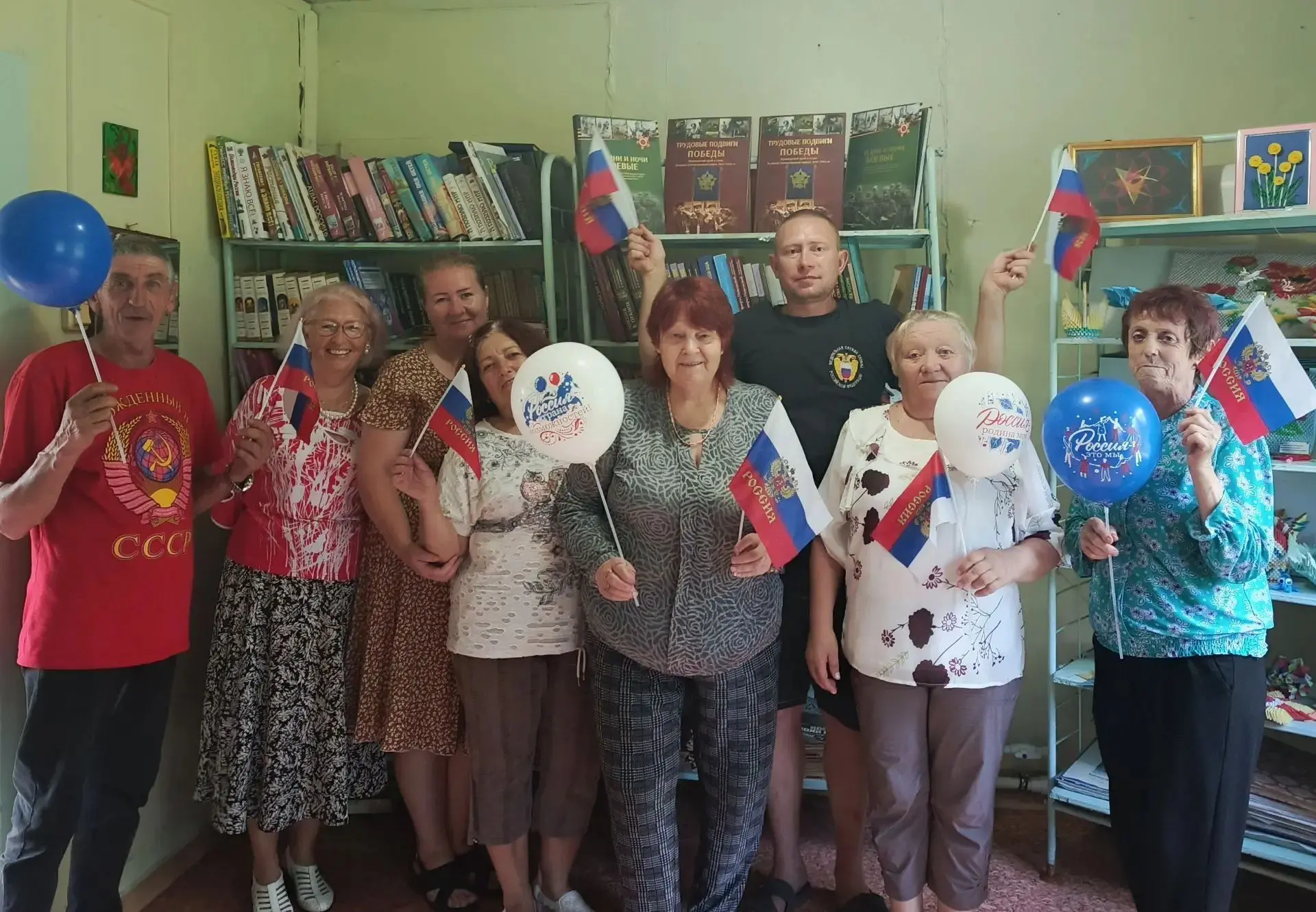 Ко дню Российского Флага в библиотеке села Софье- Алексеевское прошла патриотическая ак...