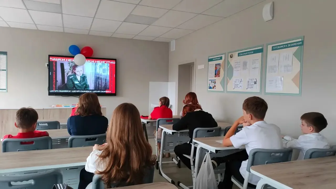 🎥 В рамках мероприятий, приуроченных ко Дню солидарности в борьбе с терроризмом, учащи...