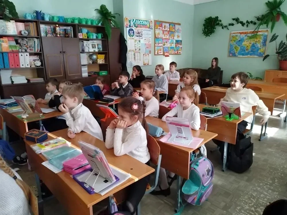 4 марта в 3 А классе ГБОУ СОШ 236 наставники, ученицы 7 А класса, провели орлятское занятие. Ребята 