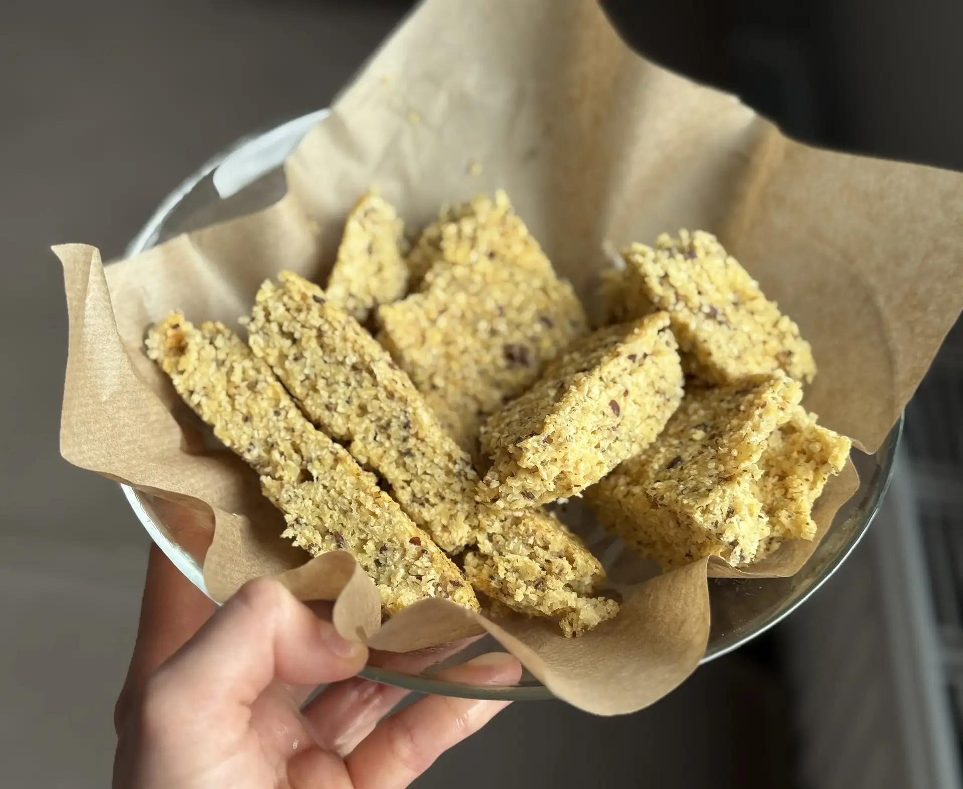 Напекла чечевичный хлеб 🥖 

Очень вкусный и полезный продукт. Буду давать дочке на перекус с маслом