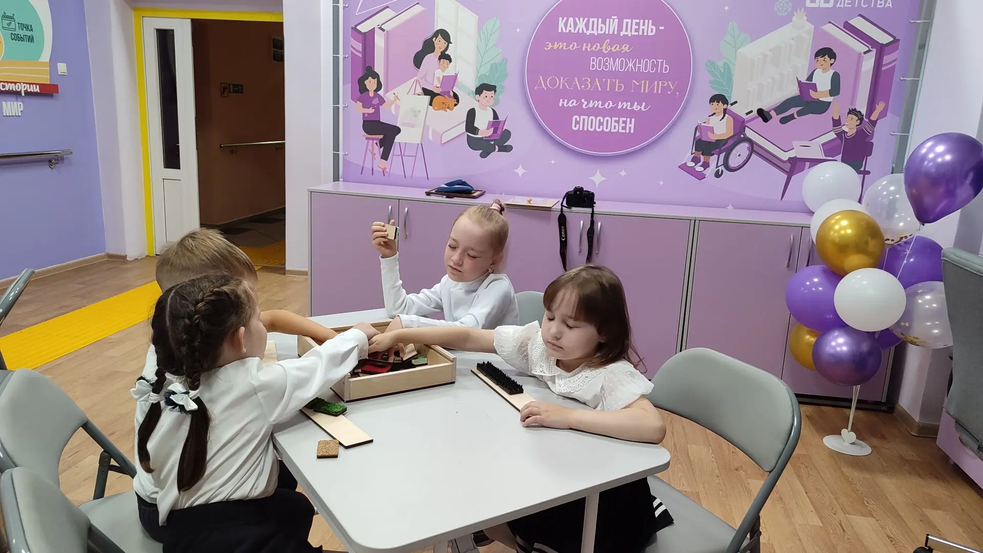 ☀️ Как проходят летние каникулы у самых любознательных? Конечно, в «Лаборатории добрых историй»!

👫