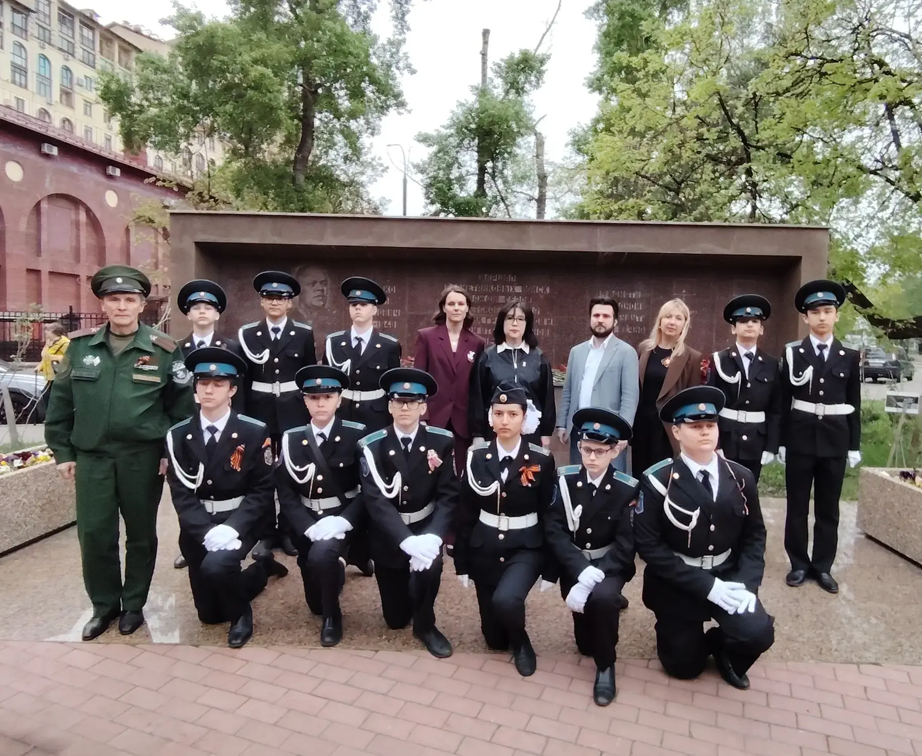В сквере у памятника танку Т-34 на улице Маршала Рыбалко прошло торжественное мероприят...
