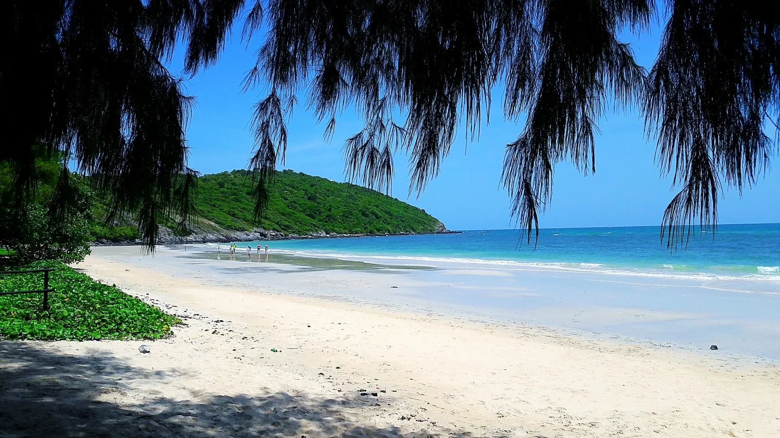 Пляж Танцующей девушки (Nang Ram Beach) находится в 40 км к югу от Паттайи. Здесь вас ж...