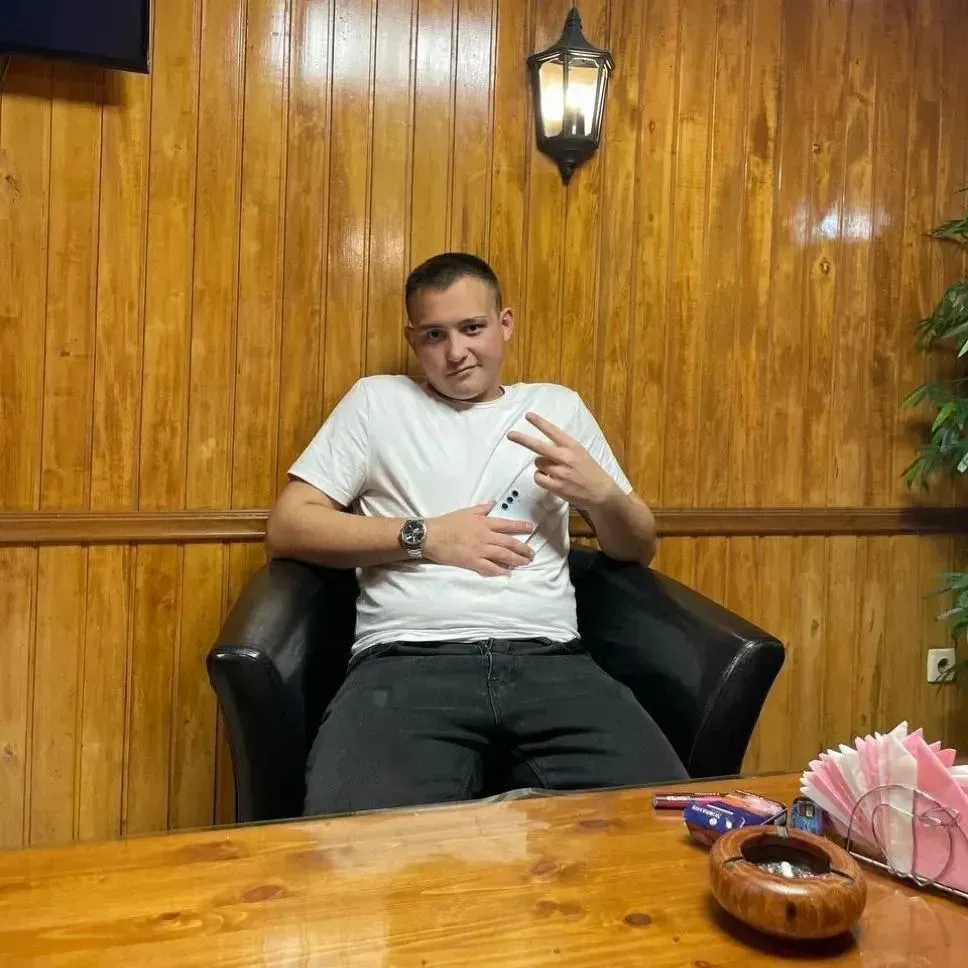 С днём рождения, родной наш племянник! 🎉

Мы все — твоя тётя и все родные — от всей души поздравляе