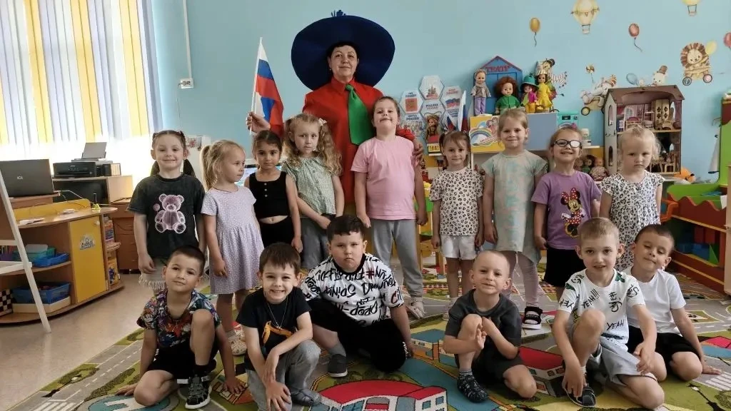 В преддверии государственного праздника — Дня России — в группе «Почемучки» состоялось тематическое 
