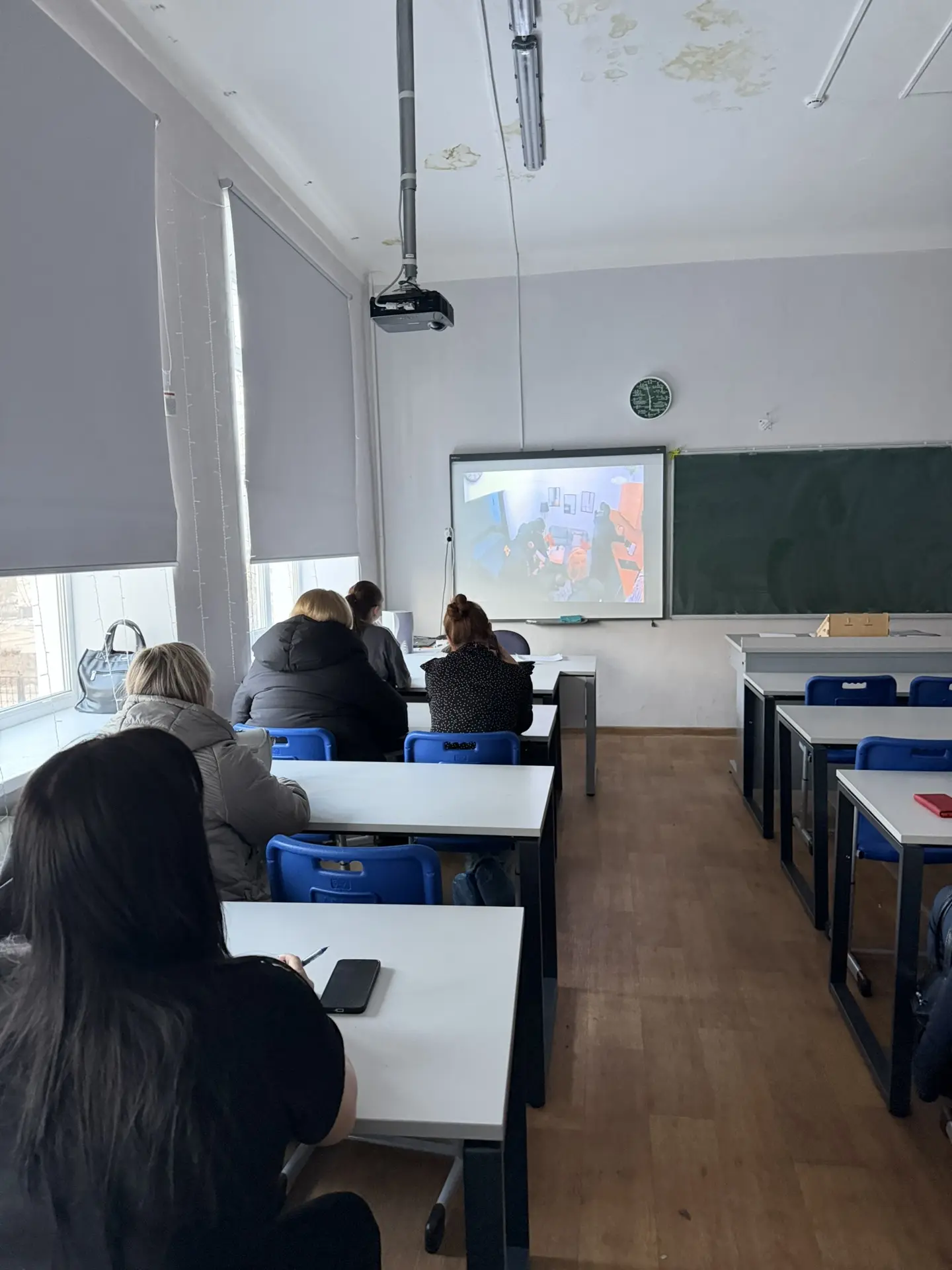 ГДЕ ЗАКАНЧИВАЮТСЯ ОБЕЩАНИЯ И НАЧИНАЕТСЯ ПРЕДАТЕЛЬСТВО? 🎬⚖️  В нашей школе прошел ряд родительских со