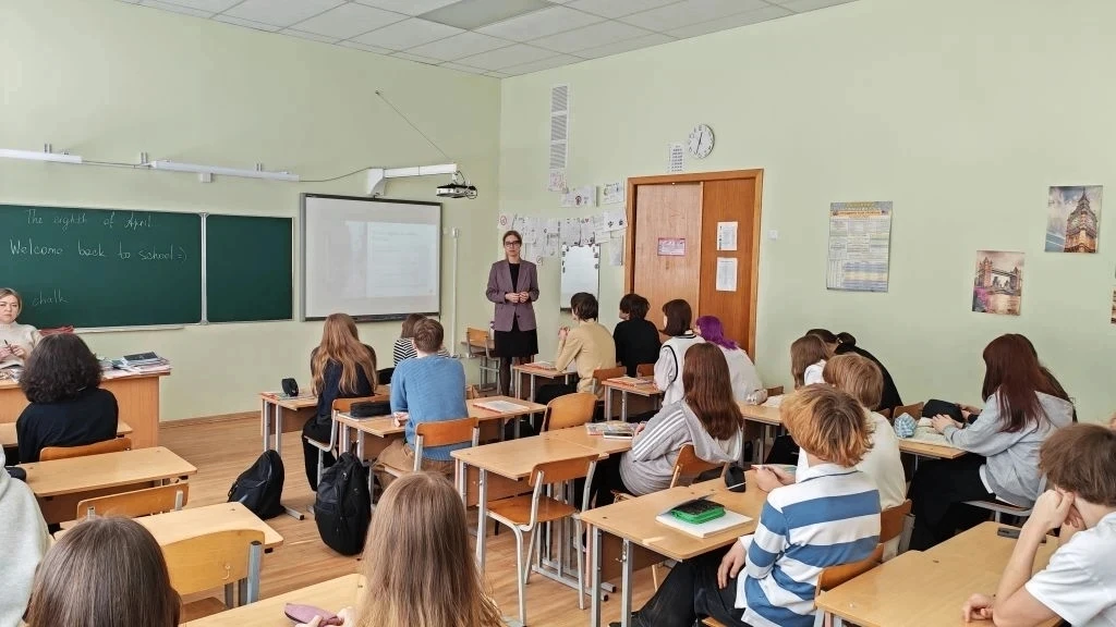 В рамках антинаркотического месячника в 9-х классах прошёл диспут на тему «Правонарушения и преступл