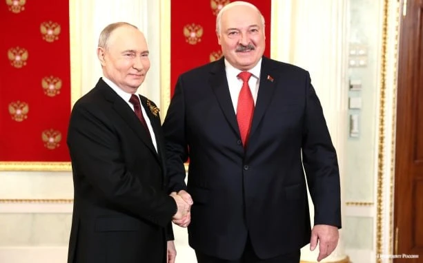Александр Лукашенко поздравил Владимира Путина с днем рождения, подчеркнув его созидате...