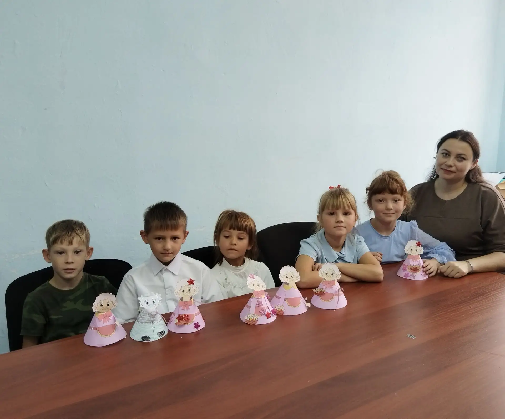 🔵В преддверии Дня уважения старшего поколения ученики первого класса Новопестеревской ...