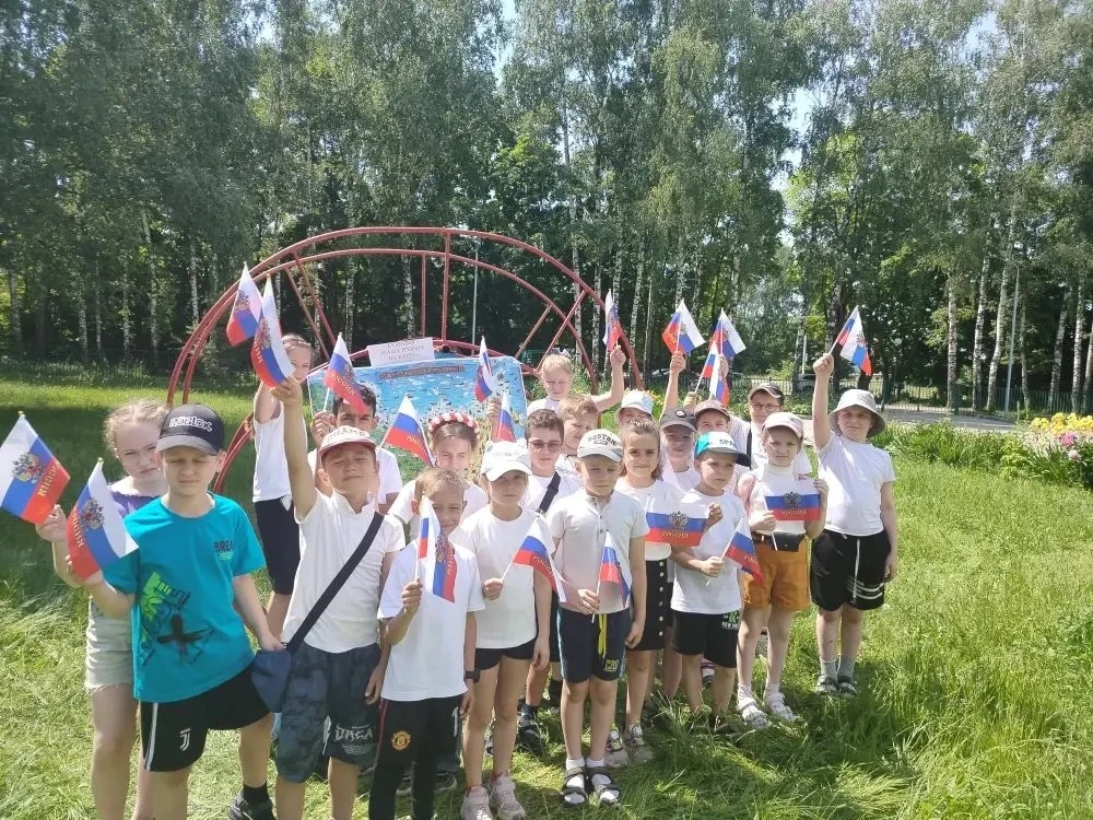 Код России» в лагере «Дружба»

В преддверии Дня России в нашем пришкольном лагере активисты школы вм