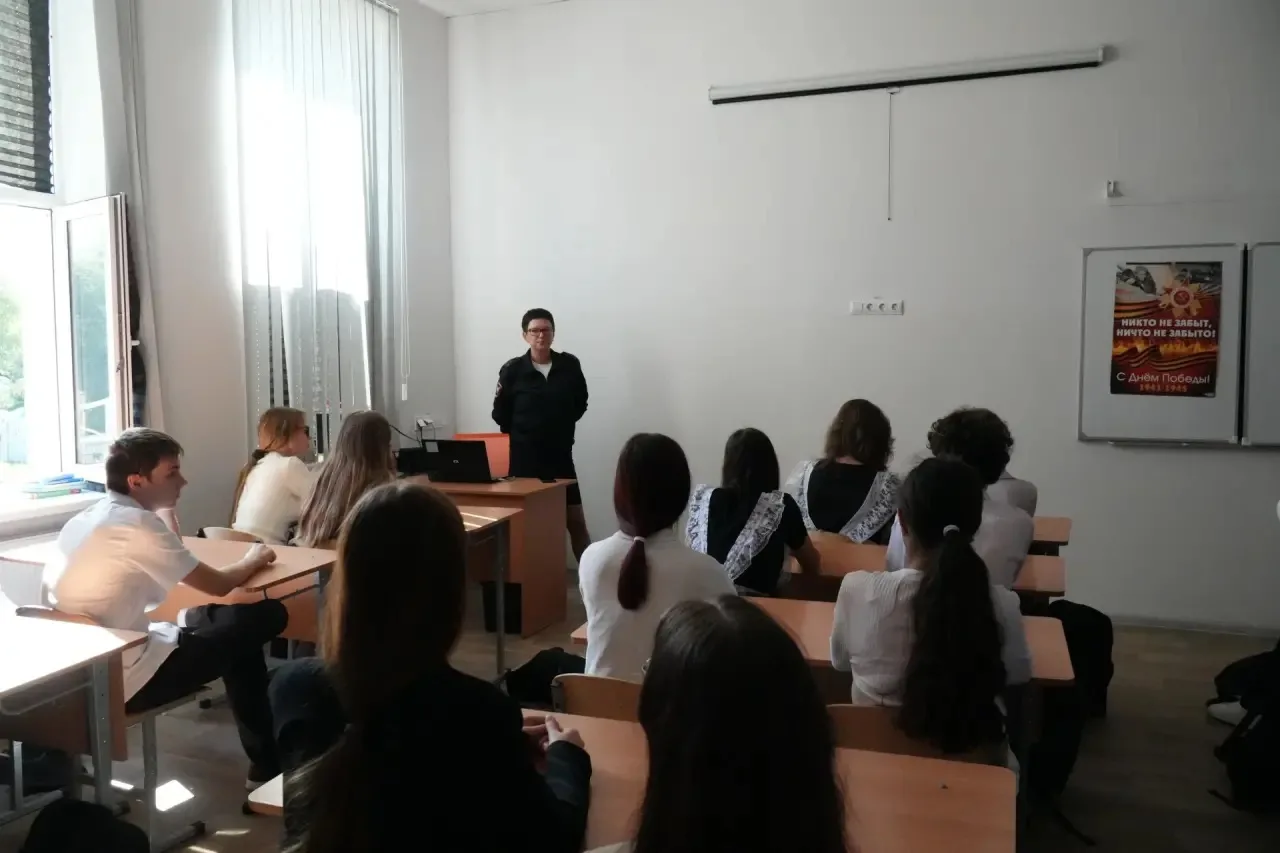 🏫 В Крымске школьникам рассказали о безопасности на дорогах и ответственности за наруш...