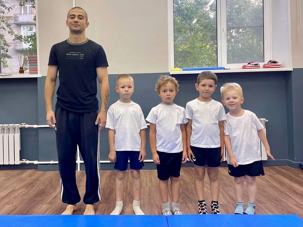 После нескольких месяцев занятий родителю хочется понимать, что изменилось. Ребёнок ход...