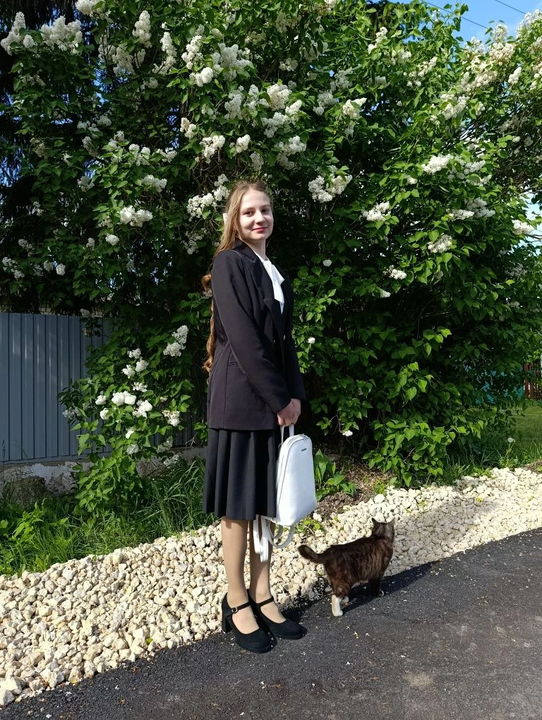 Доброе утро 💕 Вот и последний звонок. 💐 Катерина сегодня выпускница 9 класса.  Впереди 10 и 11 класс