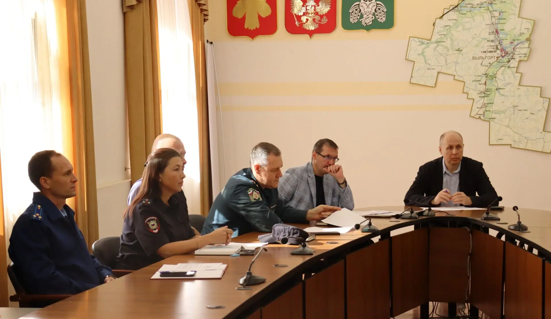 В администрации района обсудили вопросы безопасности на заседании антитеррористической ...