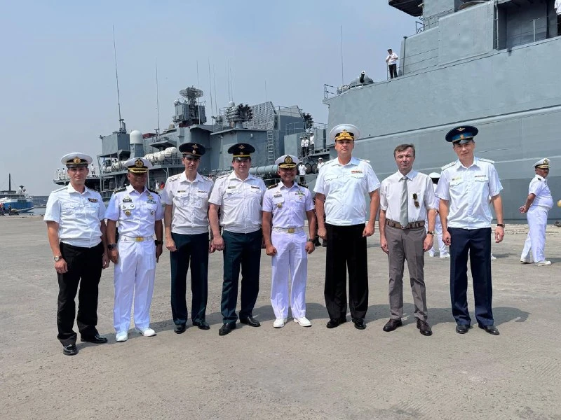 ⚓️ 4 октября Посол России в Индонезии С.Г.Толченов принял участие в церемонии проводов ...