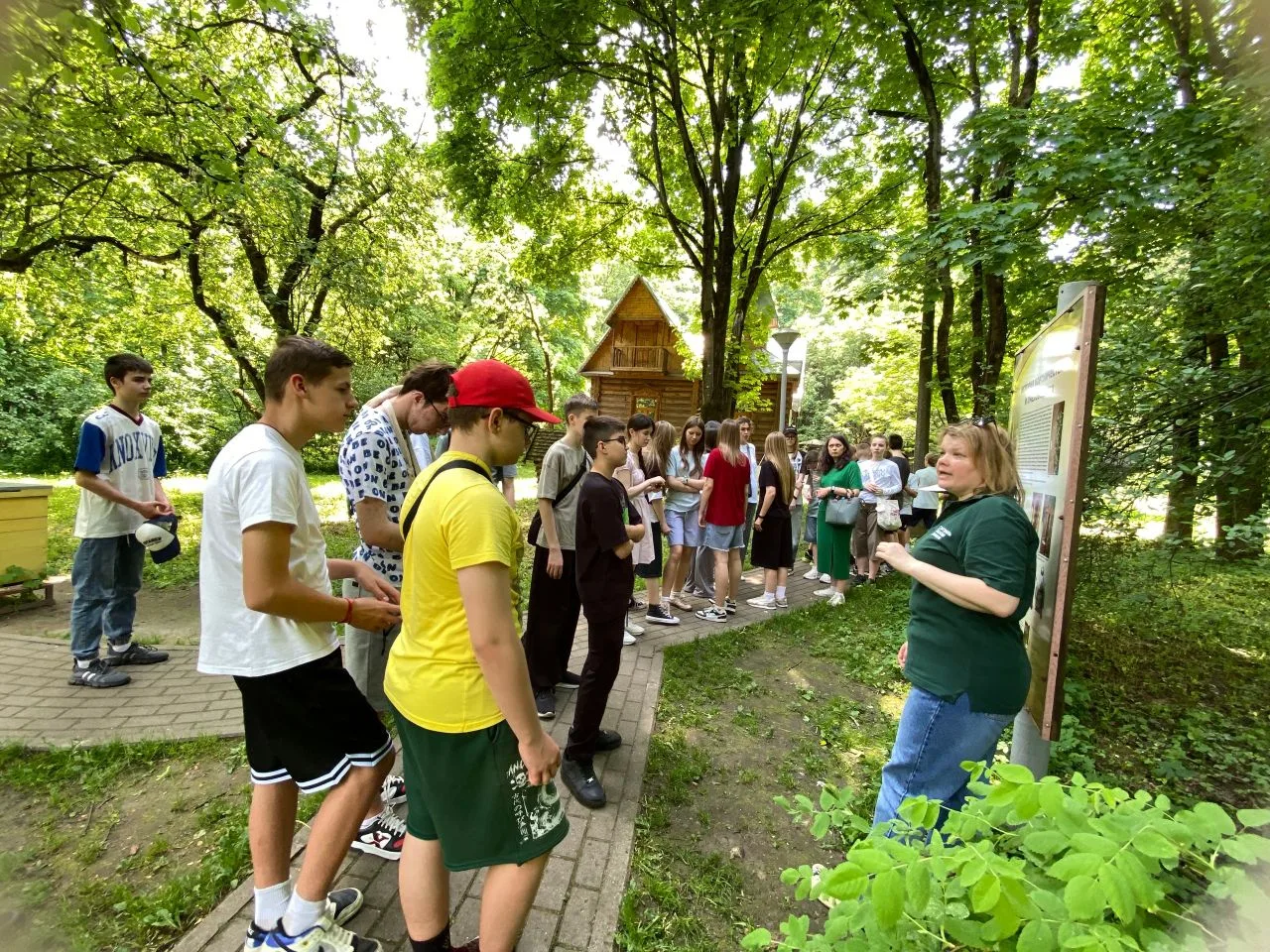 🐝 Экскурсия в экоцентр «Царская пасека»  21 мая ребята 7 "М" класса вместе с классным руководителем 