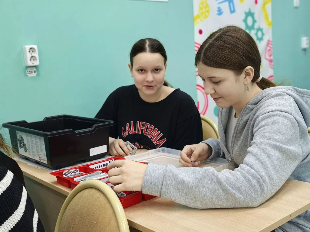 Роботы, схемы и будущее🤖💡  🧩В стенах нашего любимого СЮТа (Станции юных техников) царила атмосфера н